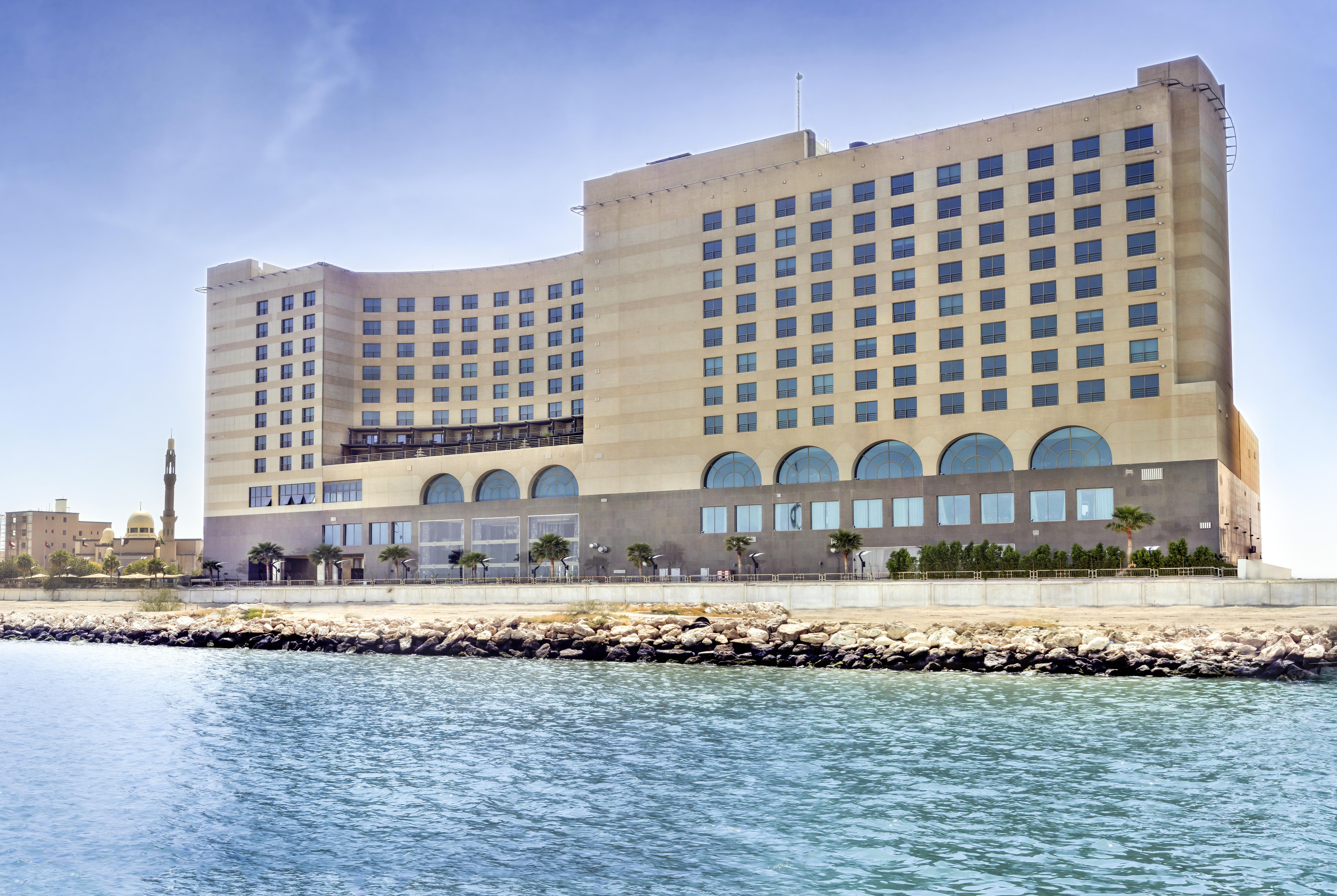 Отель Sofitel Al Khobar The Corniche Экстерьер фото The Grand Hotel
