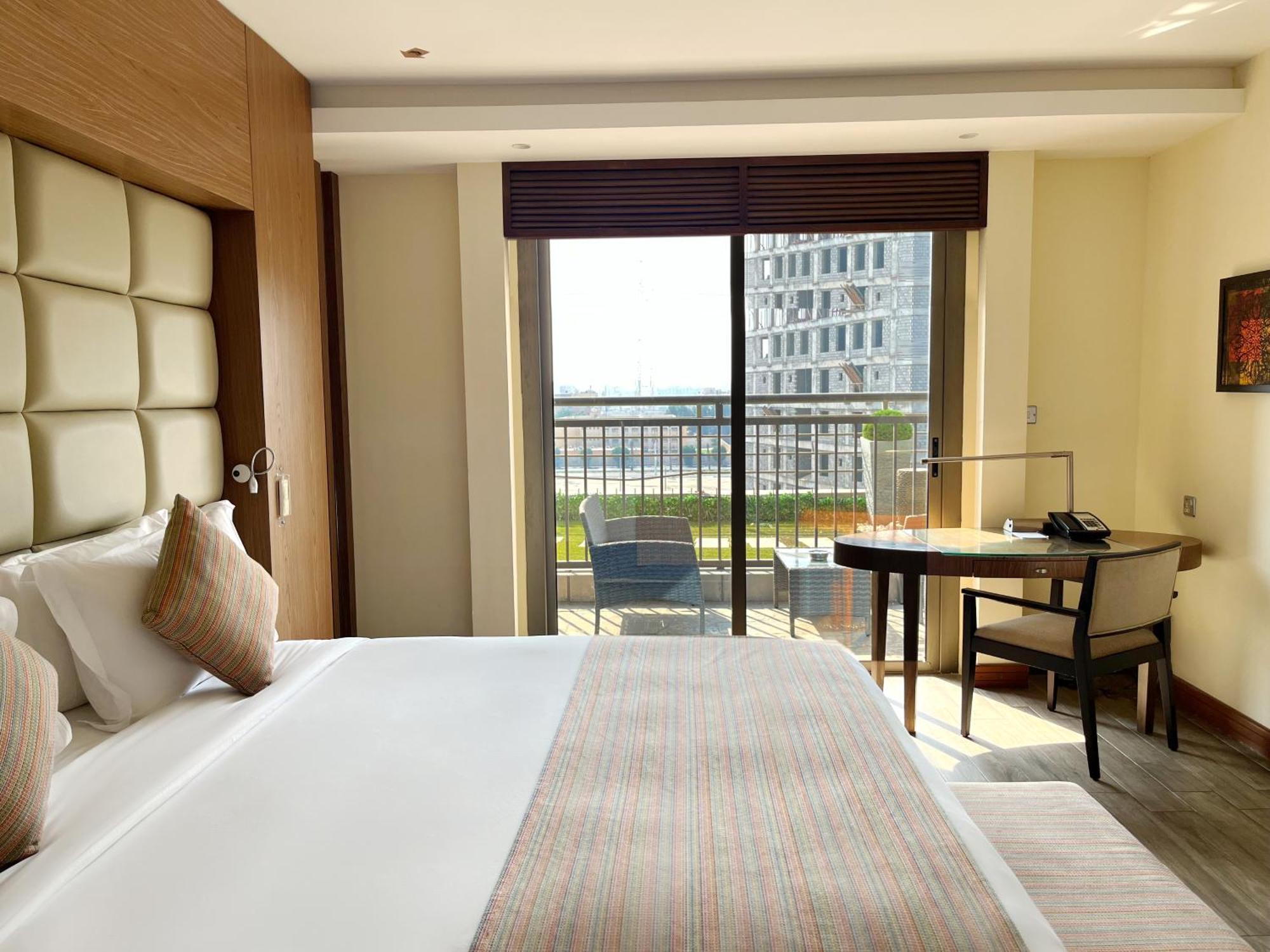 Отель Sofitel Al Khobar The Corniche Экстерьер фото A room at the hotel