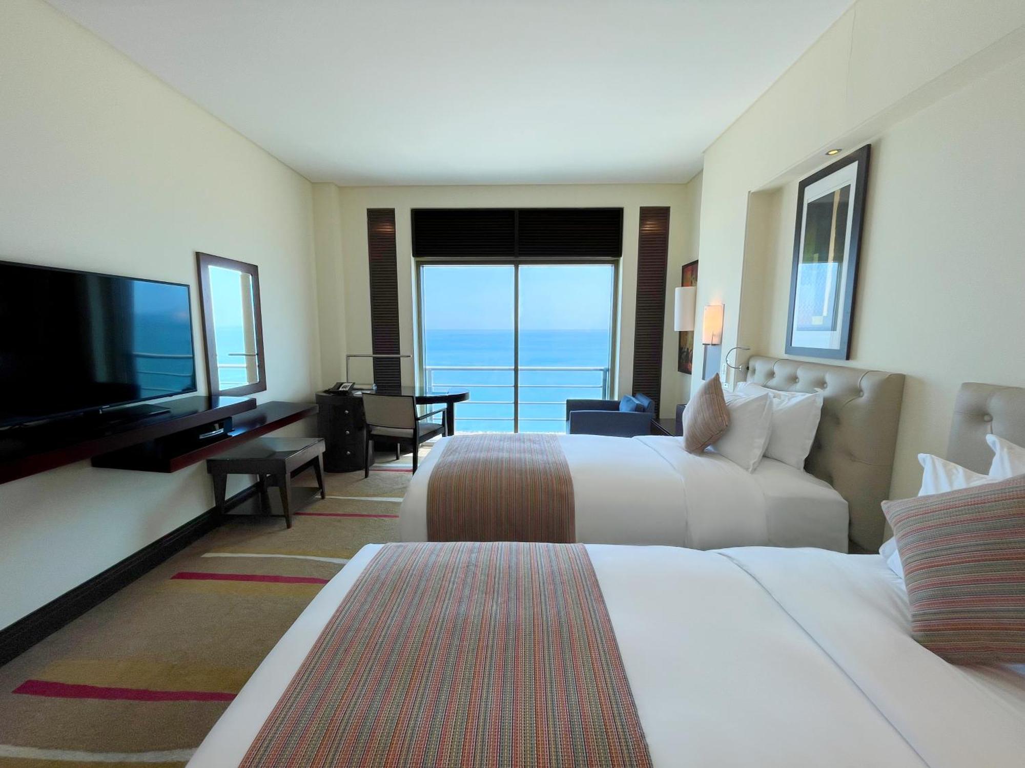 Отель Sofitel Al Khobar The Corniche Экстерьер фото A room at the hotel