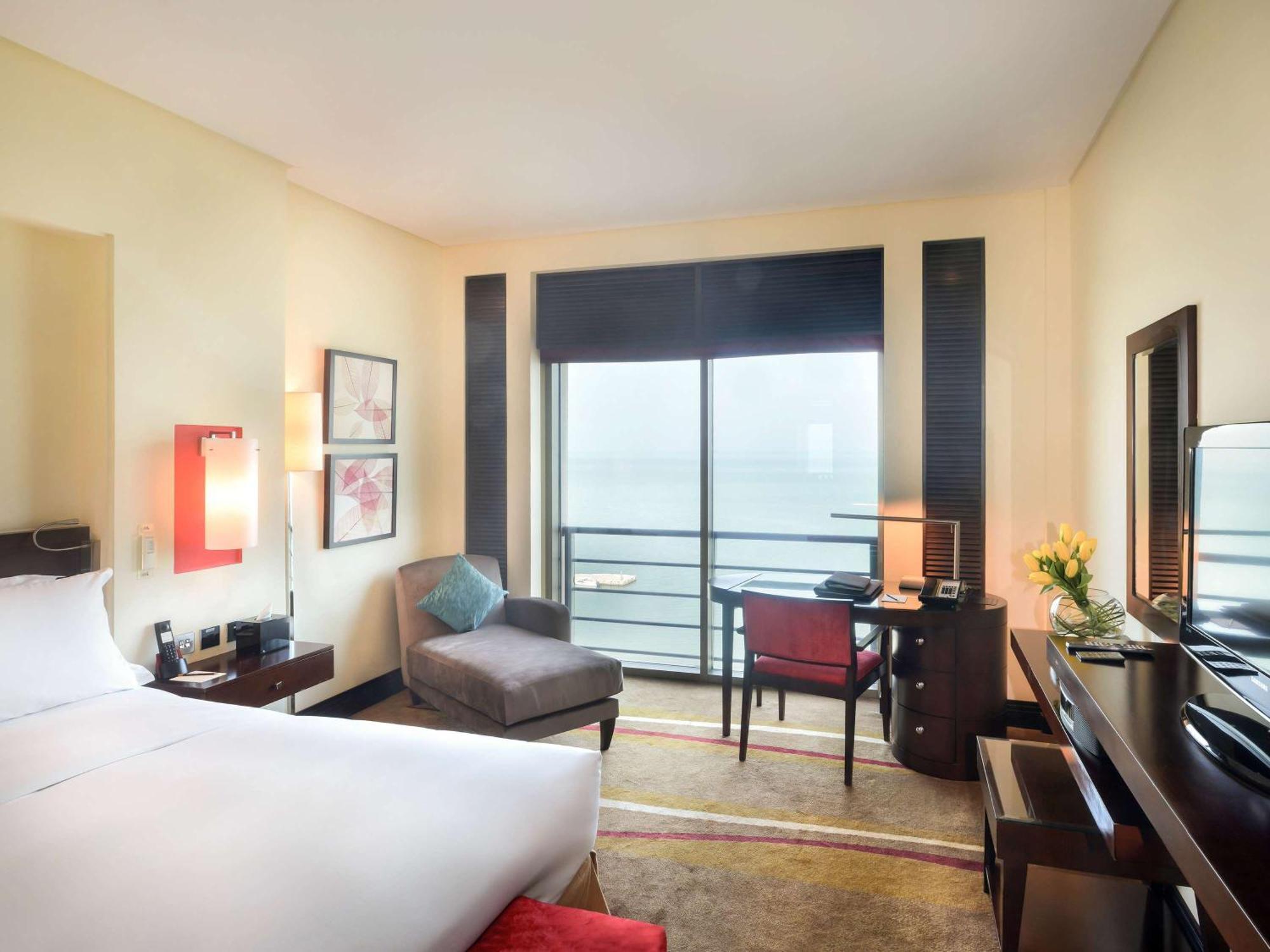 Отель Sofitel Al Khobar The Corniche Экстерьер фото A room at the hotel