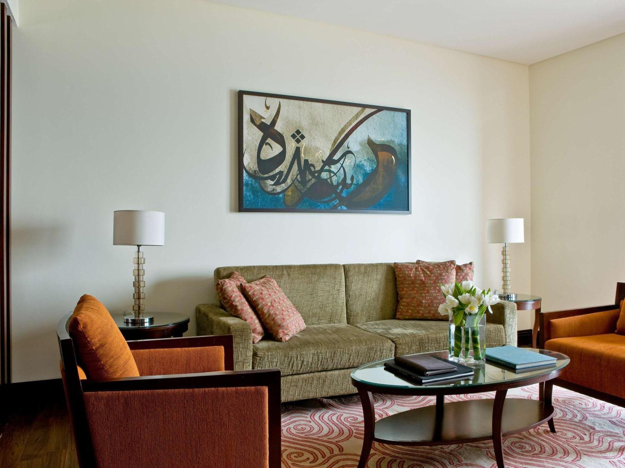 Отель Sofitel Al Khobar The Corniche Экстерьер фото A living room at the Ritz-Carlton, Dubai