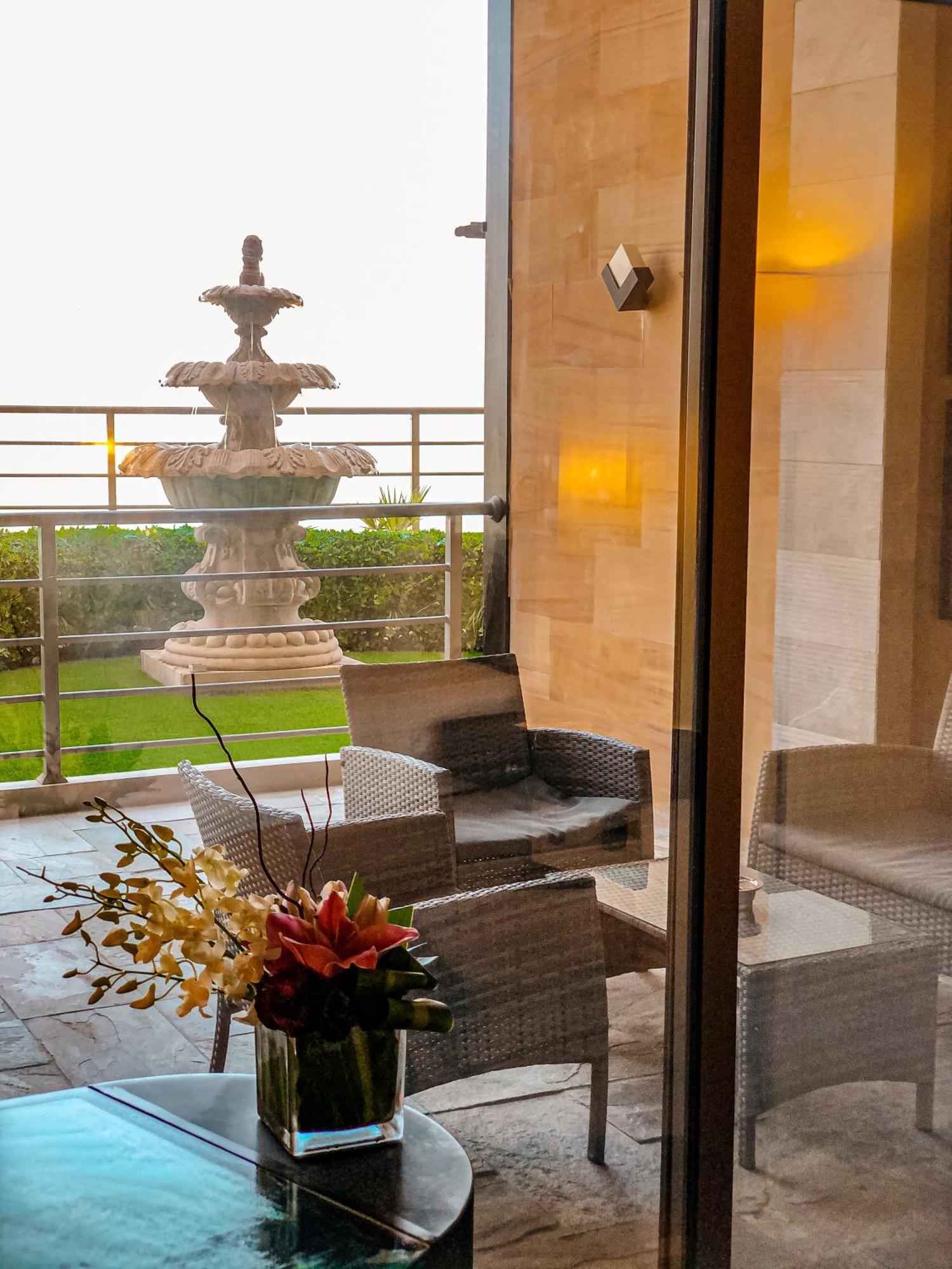 Отель Sofitel Al Khobar The Corniche Экстерьер фото Fountain at the hotel